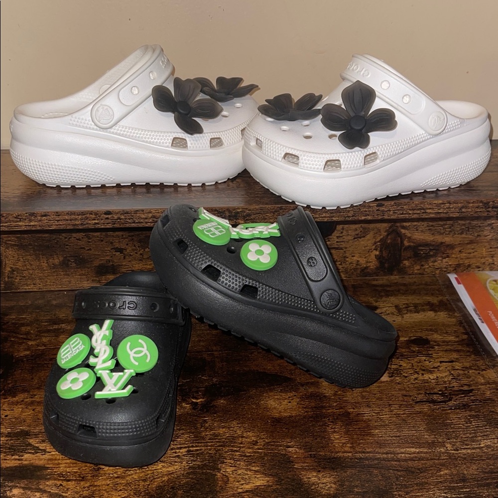 CROCS Kids bundle Black and White sandals with Floral and Green Jibbitz charms